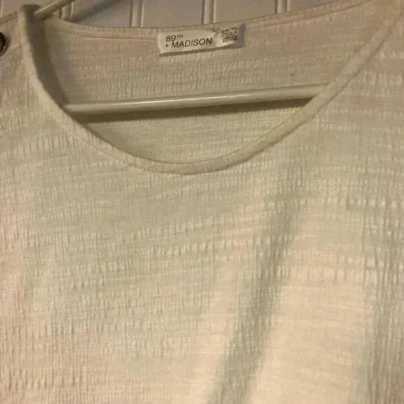 89th & Madison White Blouse XL Crew Neck Stretch Button Detail Textured - Picture 3 of 5